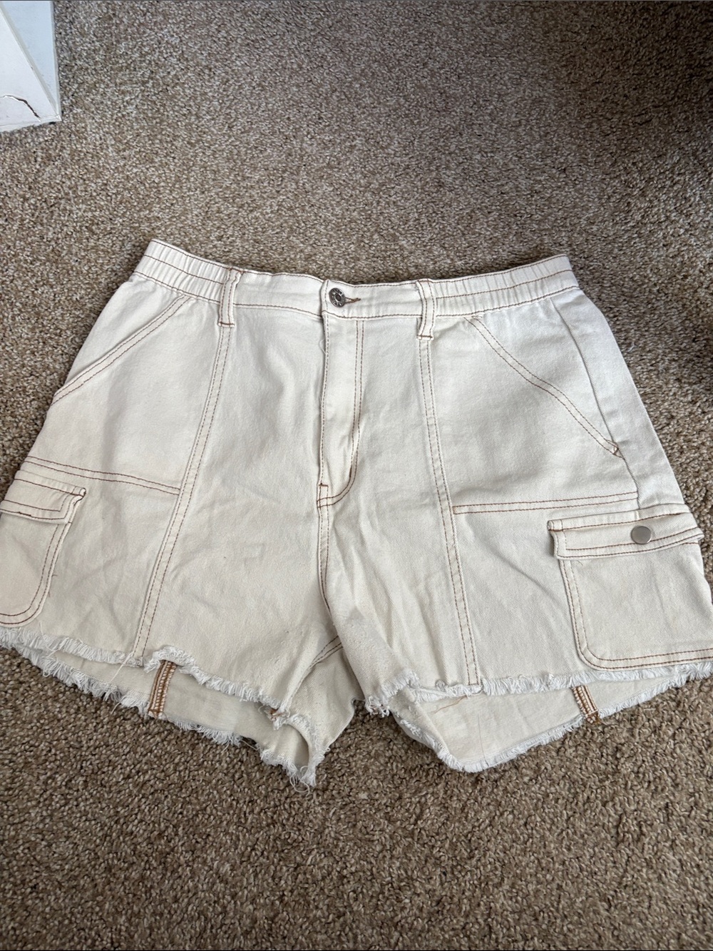 Steve Madden Cream Utility Cargo Shorts with Frayed Hem